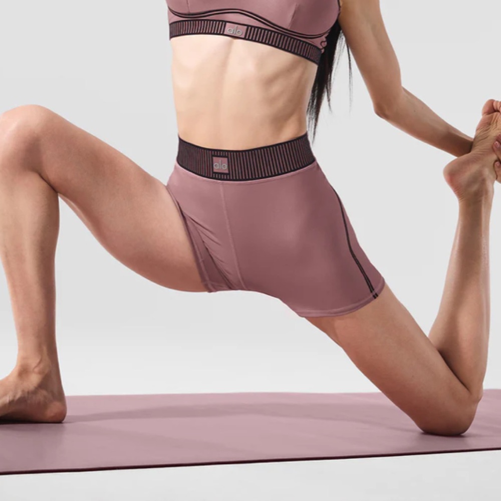 NWT LIMITED EDITION ALO LIGHTWEIGHT WARRIOR YOGA MAT SMOKY PINK QUARTZ / BLACK - Picture 4 of 8